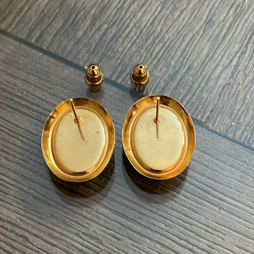 Vintage Hematite Elegant Gold Frame and Black Oval Earrings